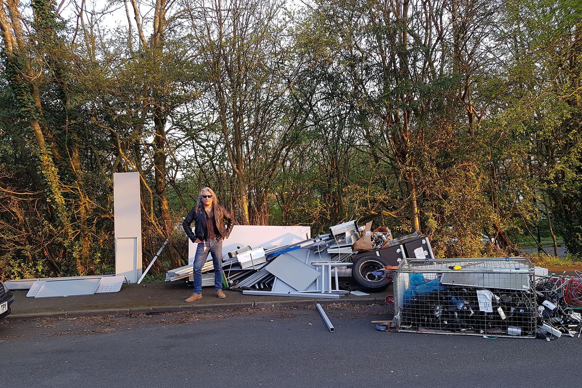 FLY TIPPING – BROAD DAYLIGHT